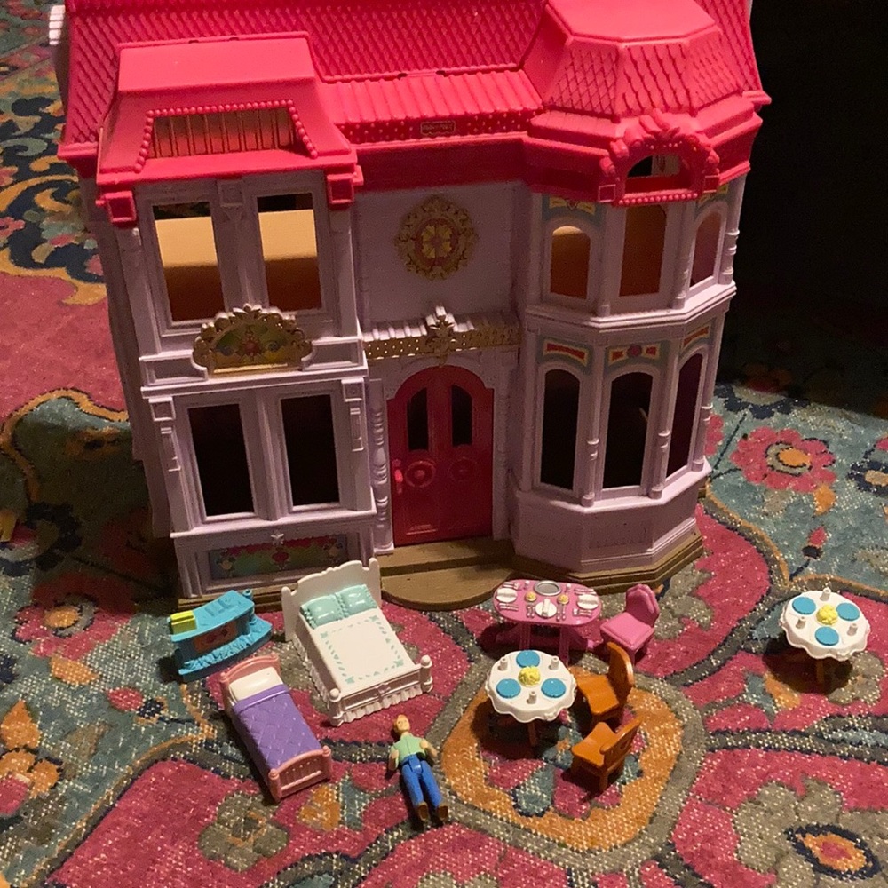 Vintage 2000 Fisher Price Loving Family Dollhouse and Dad & 13 pieces furniture